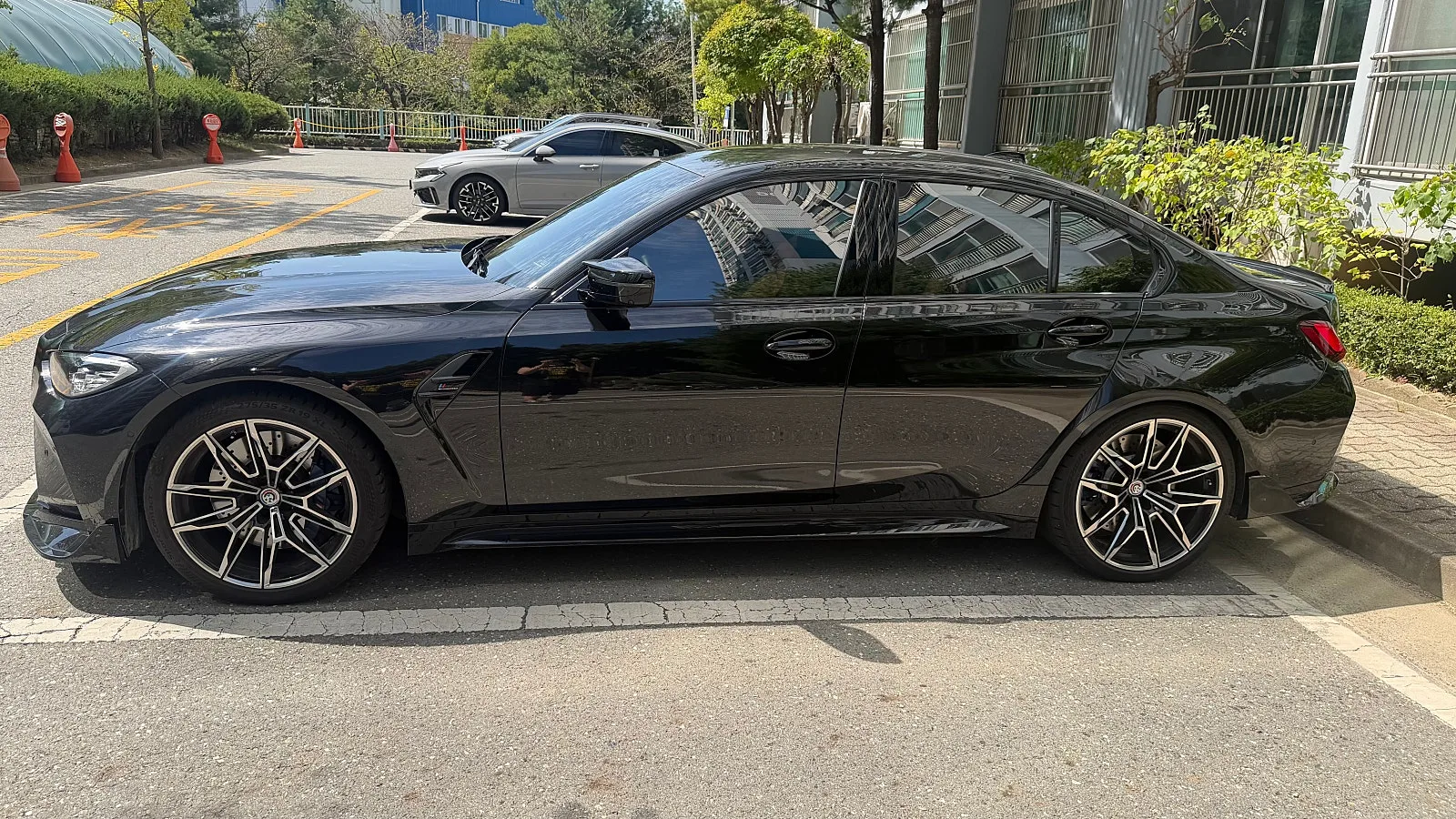 BMW M3 컴페티션 2022 블랙 사진 3