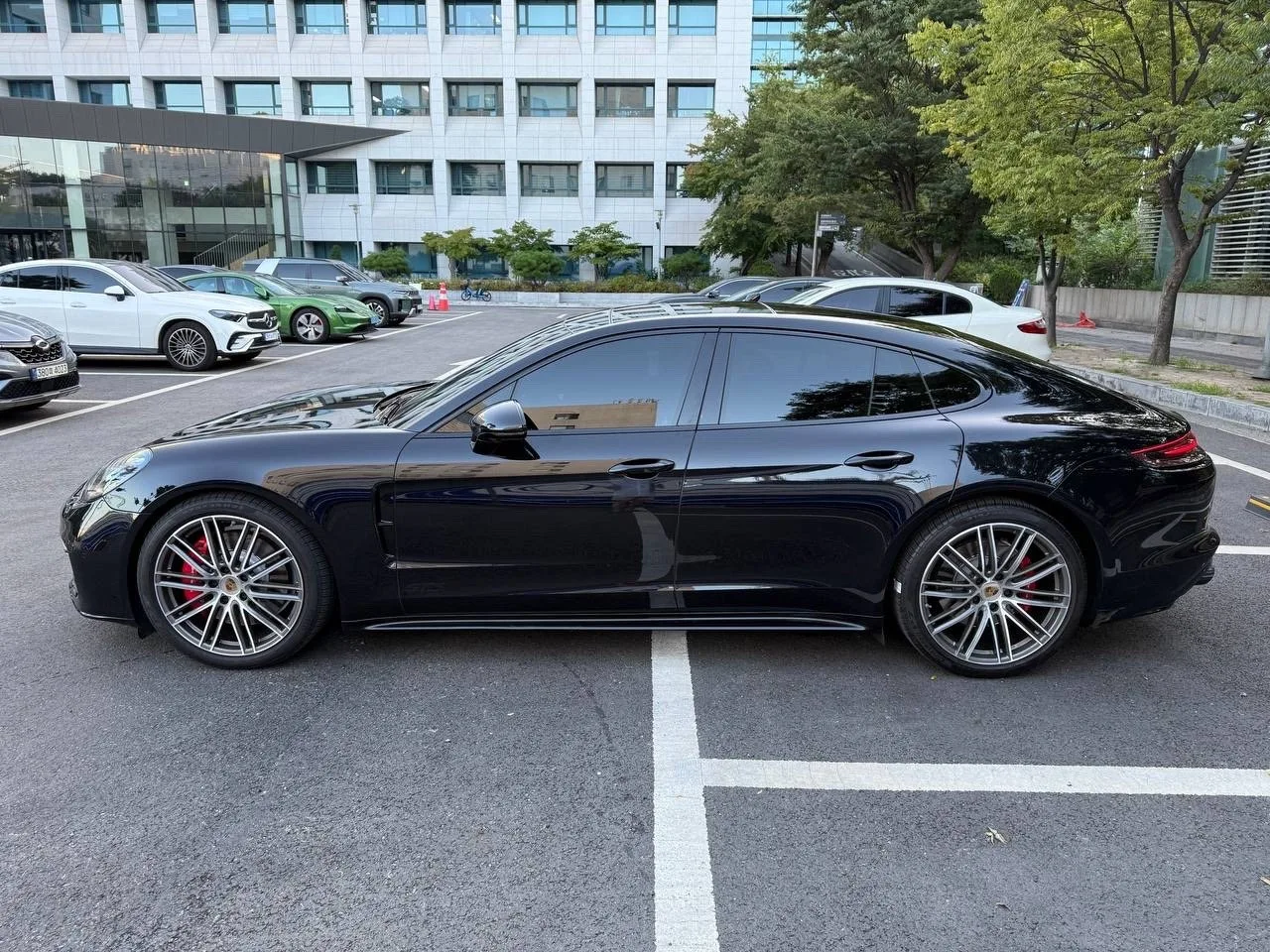 포르쉐 파나메라 GTS 2019 블랙 사진 2