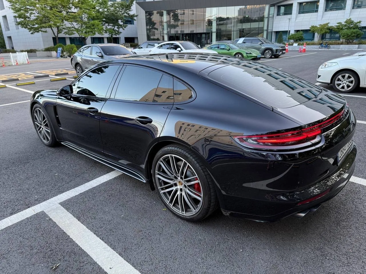 포르쉐 파나메라 GTS 2019 블랙 사진 4