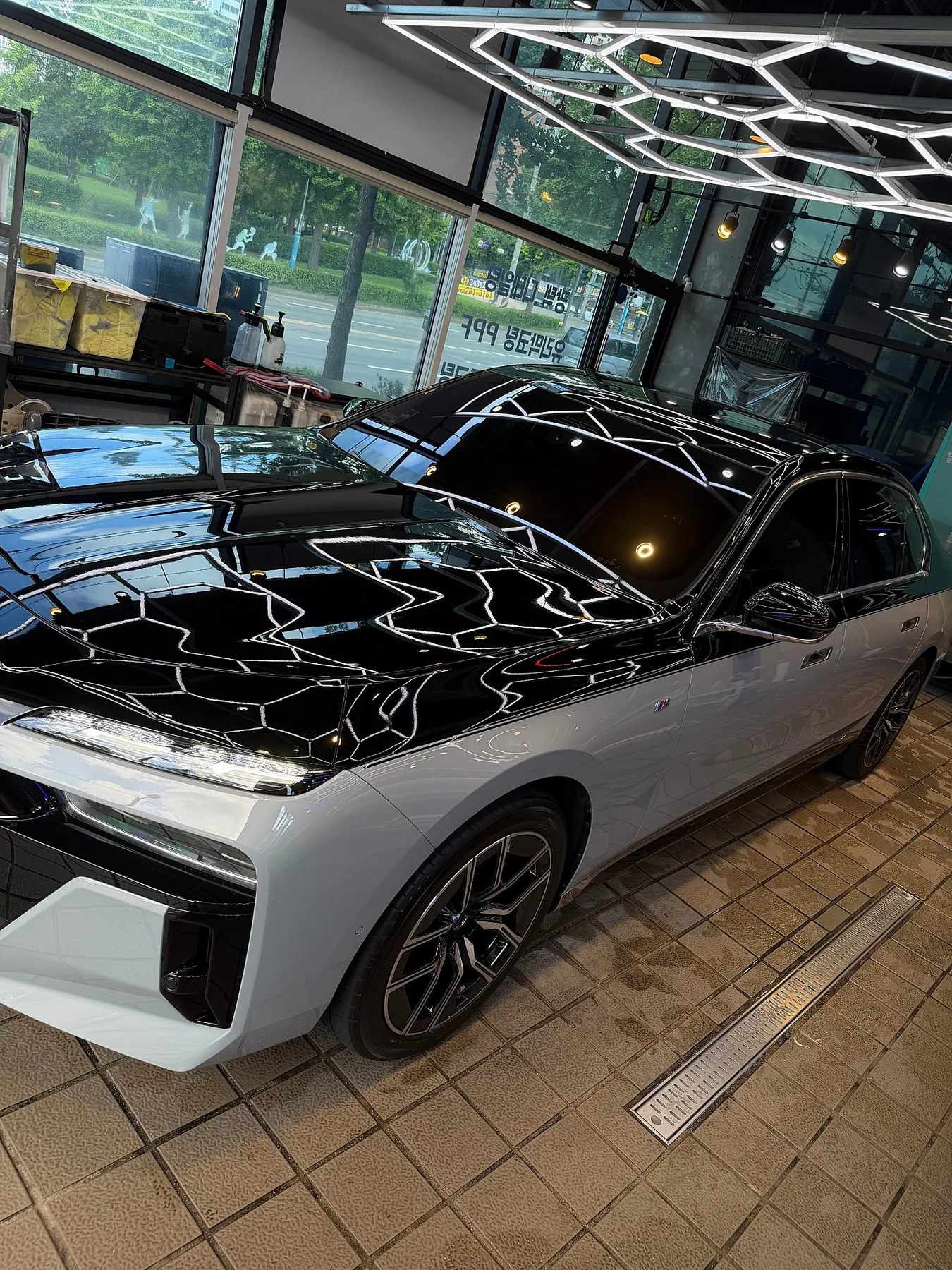 BMW 740i xDrive M스포츠패키지 2024 화이트 사진 5