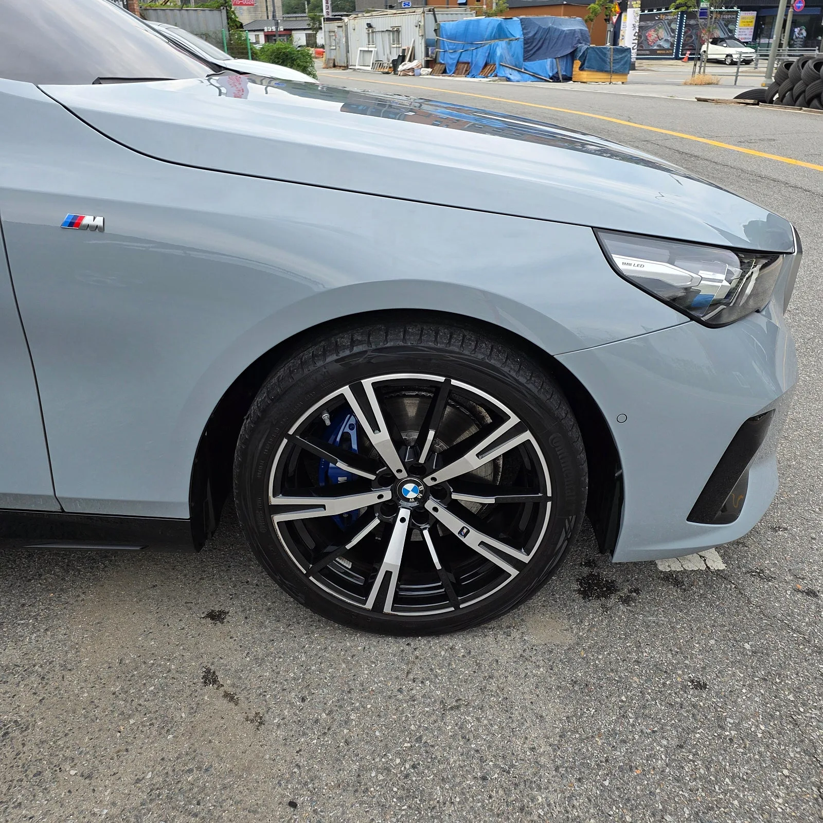 BMW 530i xDrive M Spt 2024 화이트 사진 3