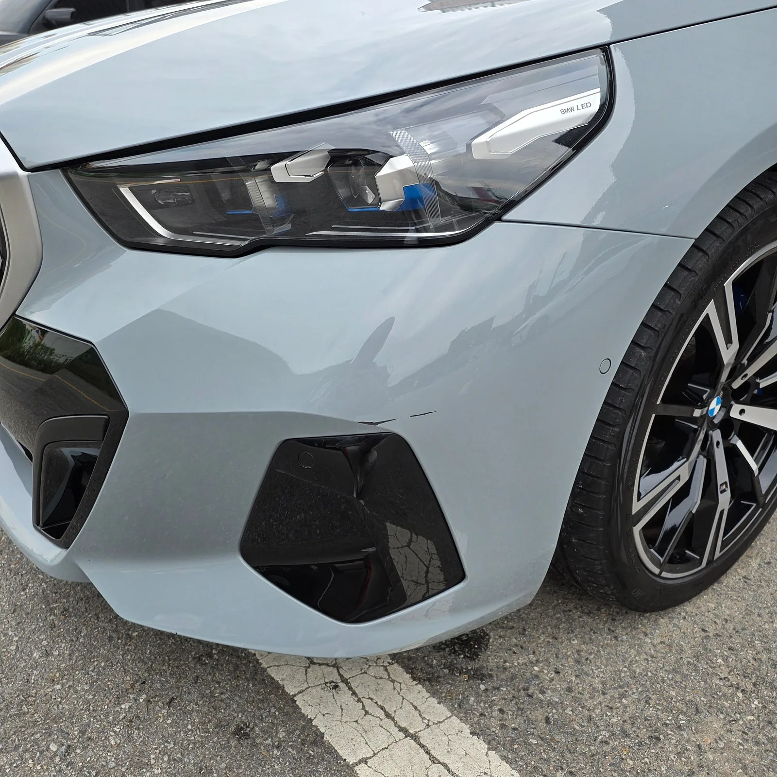 BMW 530i xDrive M Spt 2024 화이트 사진 6