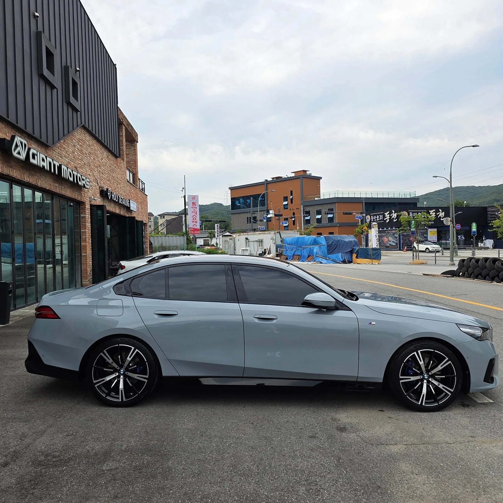 BMW 530i xDrive M Spt 2024 화이트 사진 8
