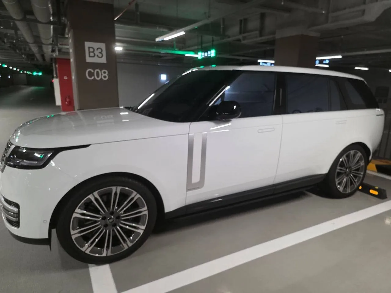 랜드로버 레인지로버 P530 LWB 2025 화이트 사진 2