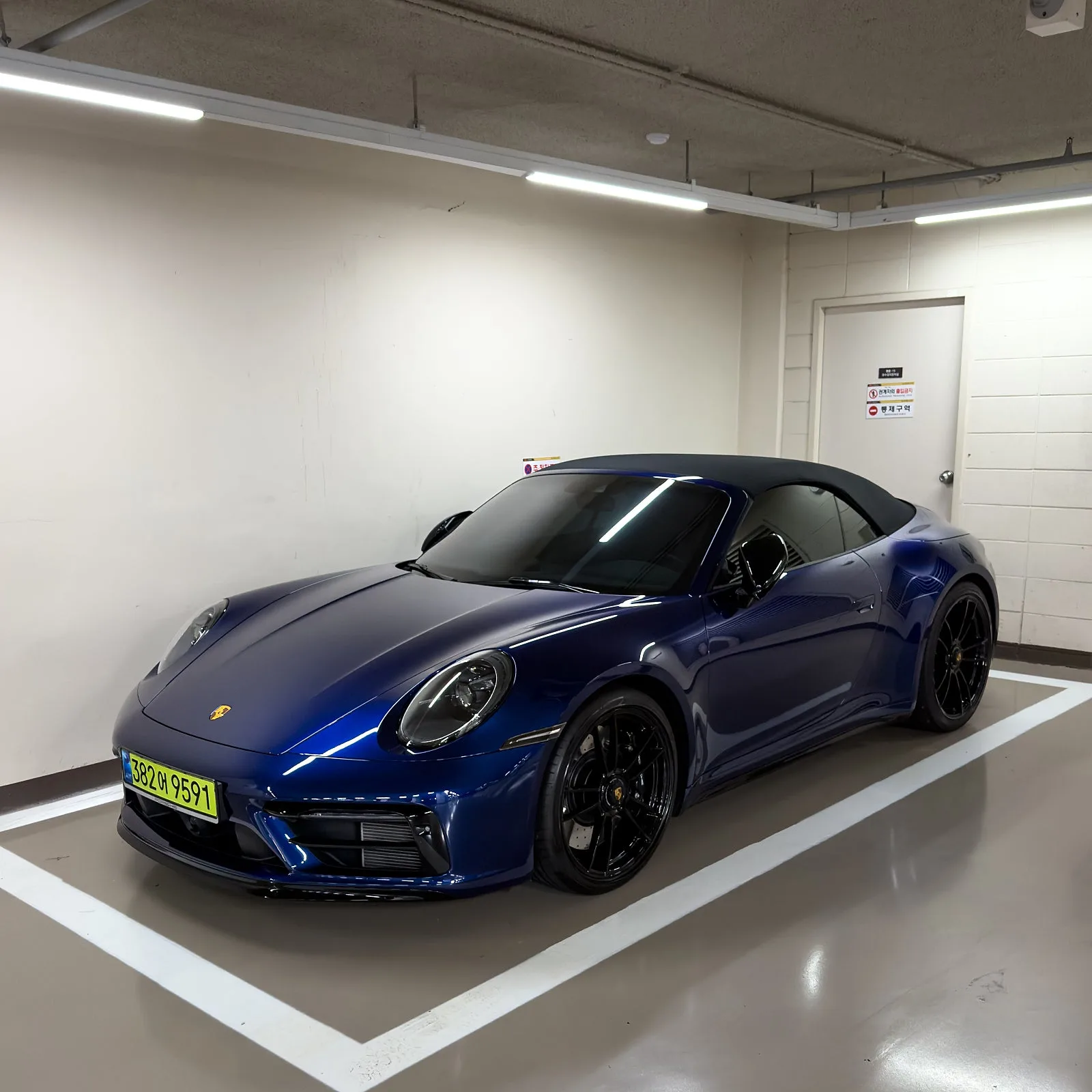 포르쉐 911 카레라 GTS 카브리올레 2023 네이비 사진 1