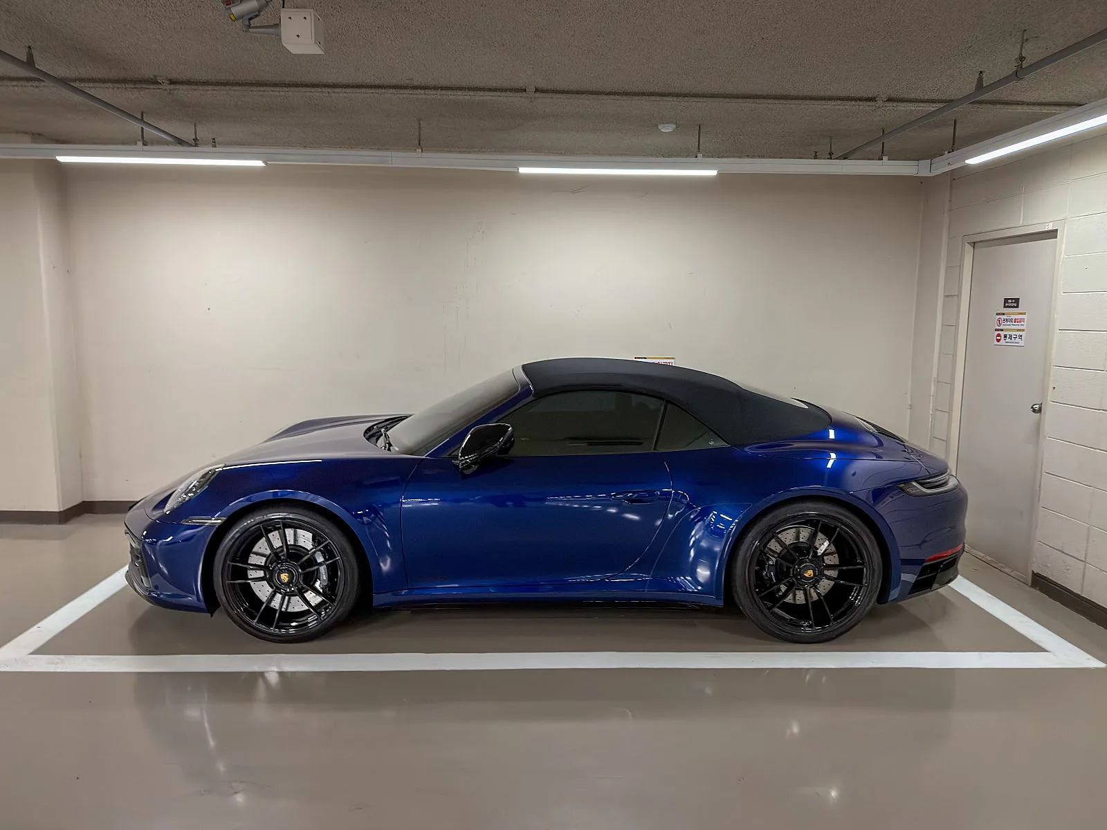 포르쉐 911 카레라 GTS 카브리올레 2023 네이비 사진 3