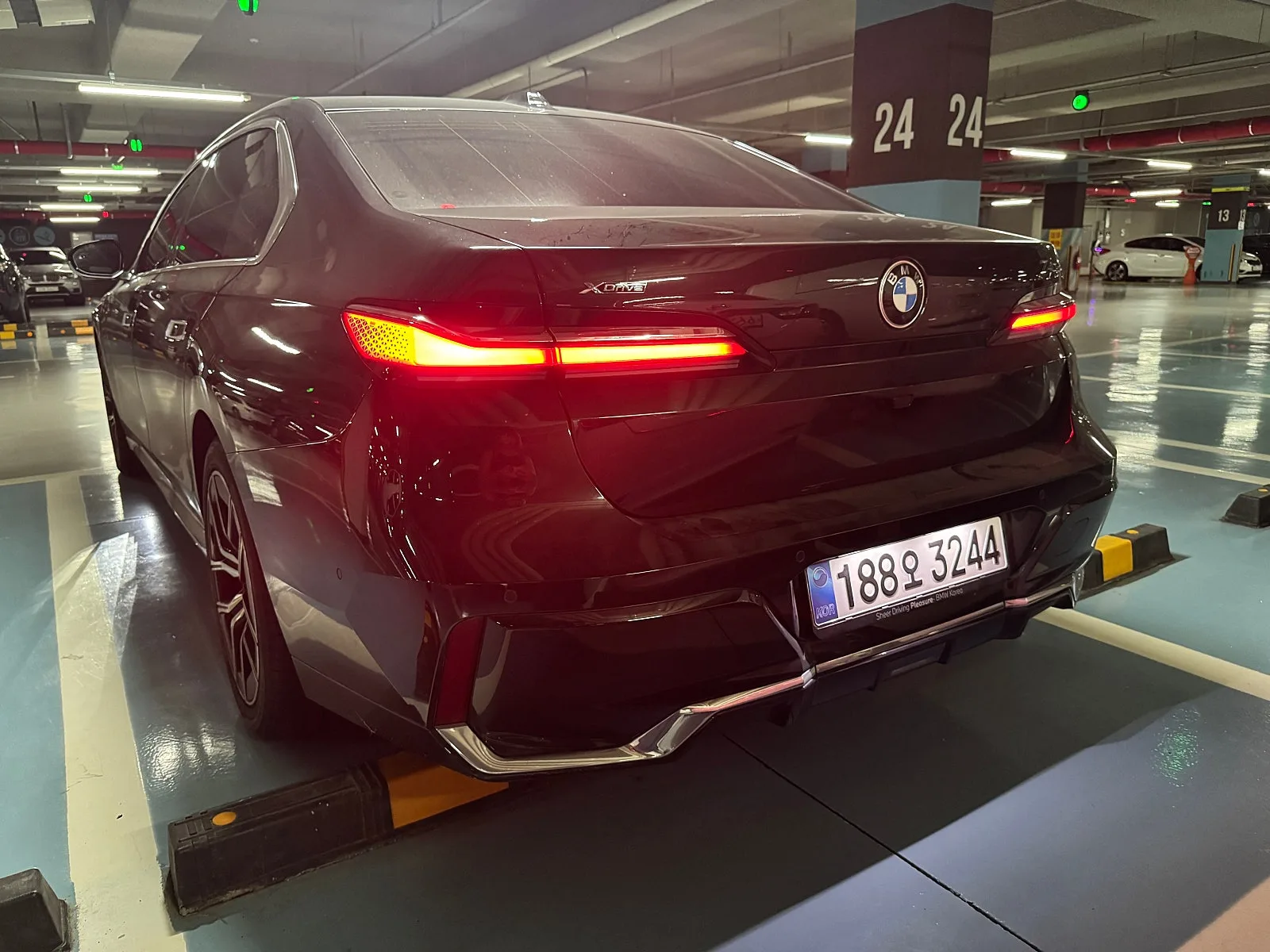 BMW 740d xDrive M스포츠 2026 네이비 사진 2