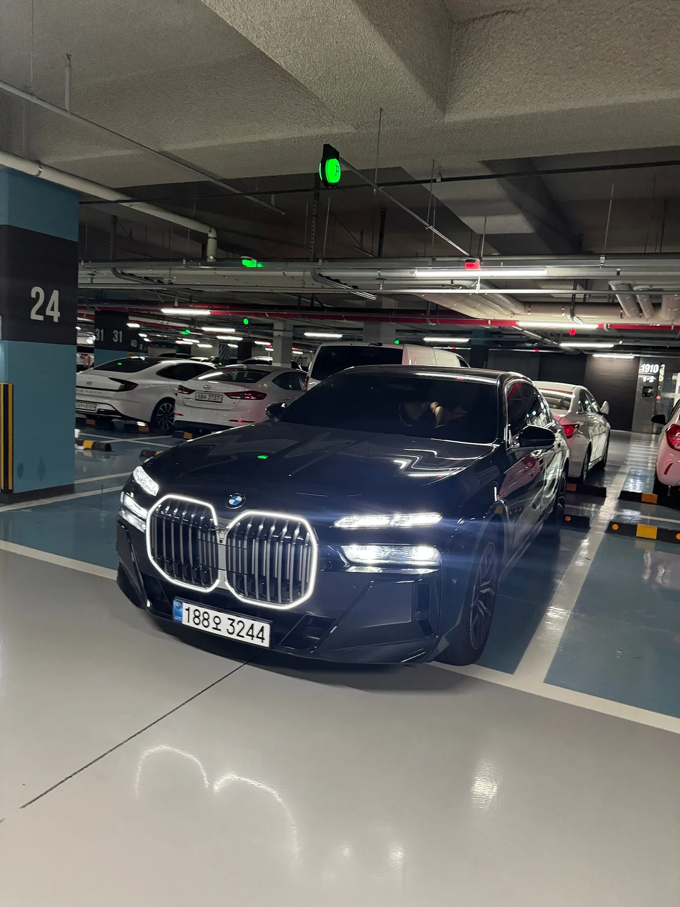 BMW 740d xDrive M스포츠 2026 네이비 사진 3