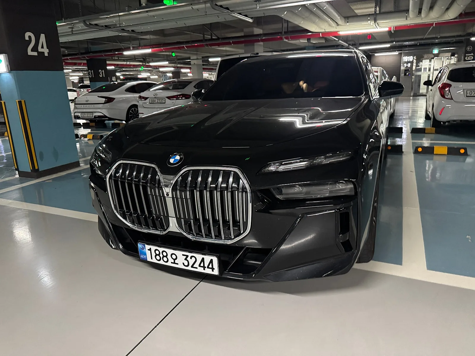 BMW 740d xDrive M스포츠 2026 네이비 사진 6