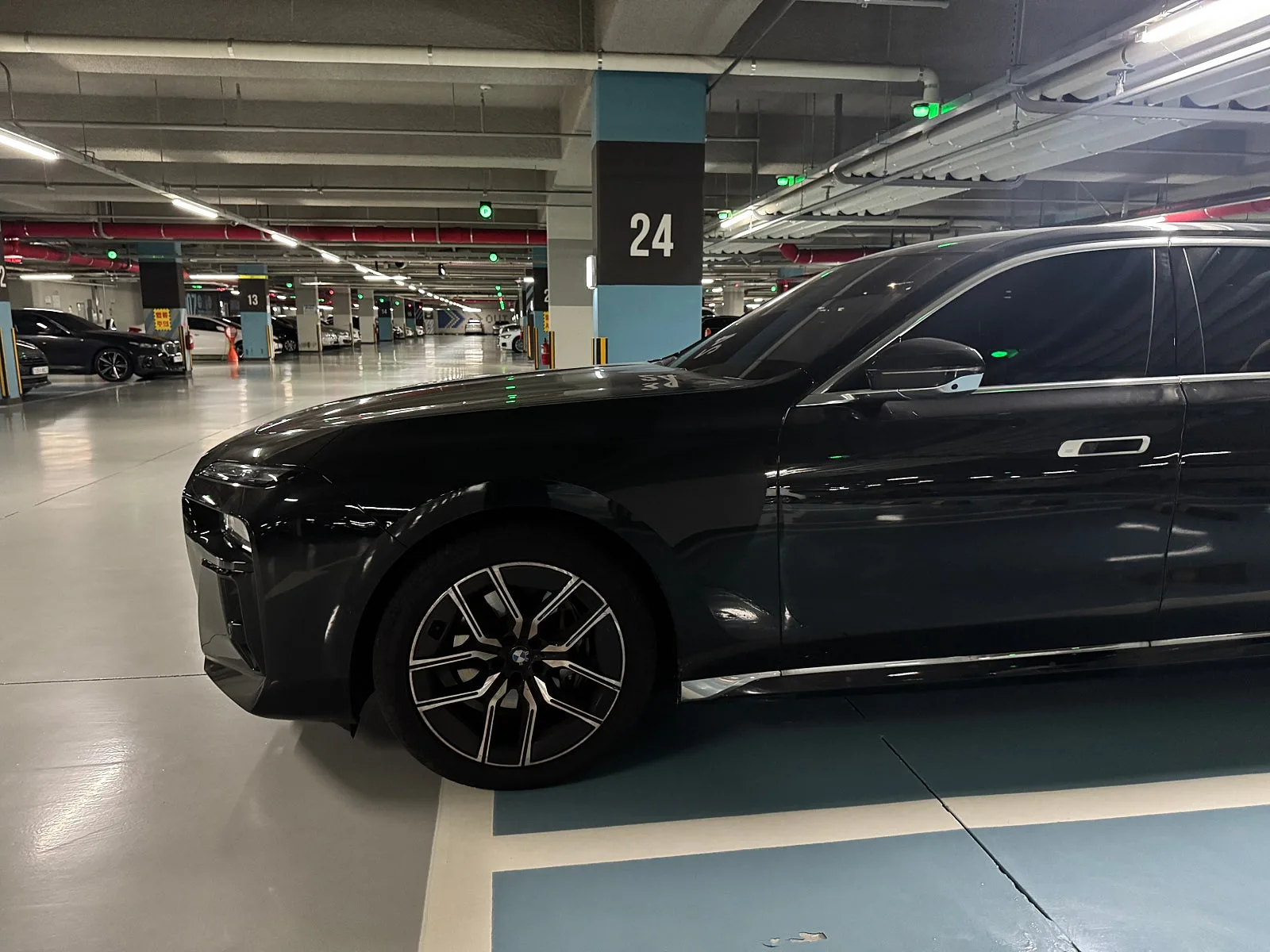 BMW 740d xDrive M스포츠 2026 네이비 사진 8
