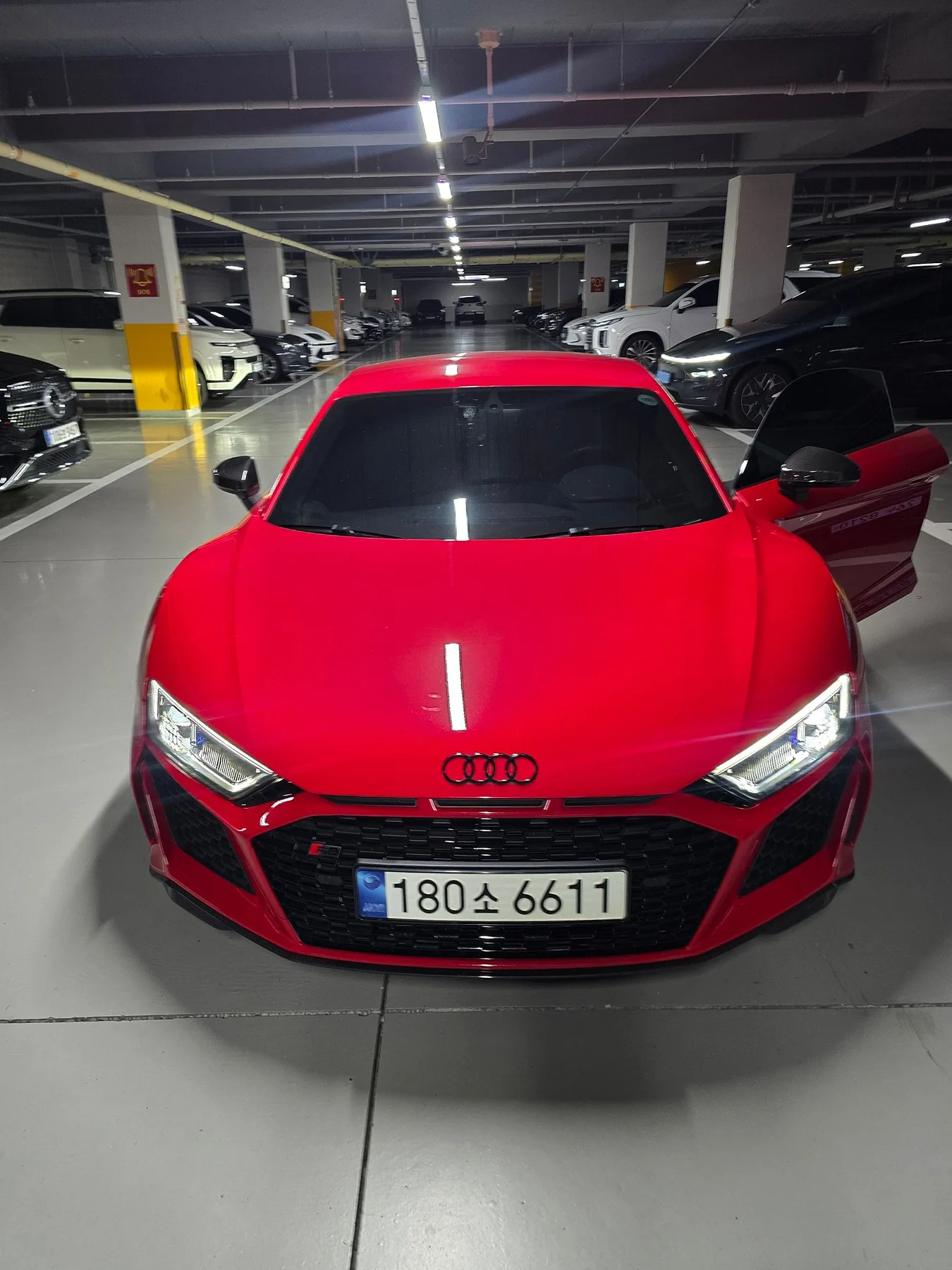 아우디 R8 2021 레드 사진 2