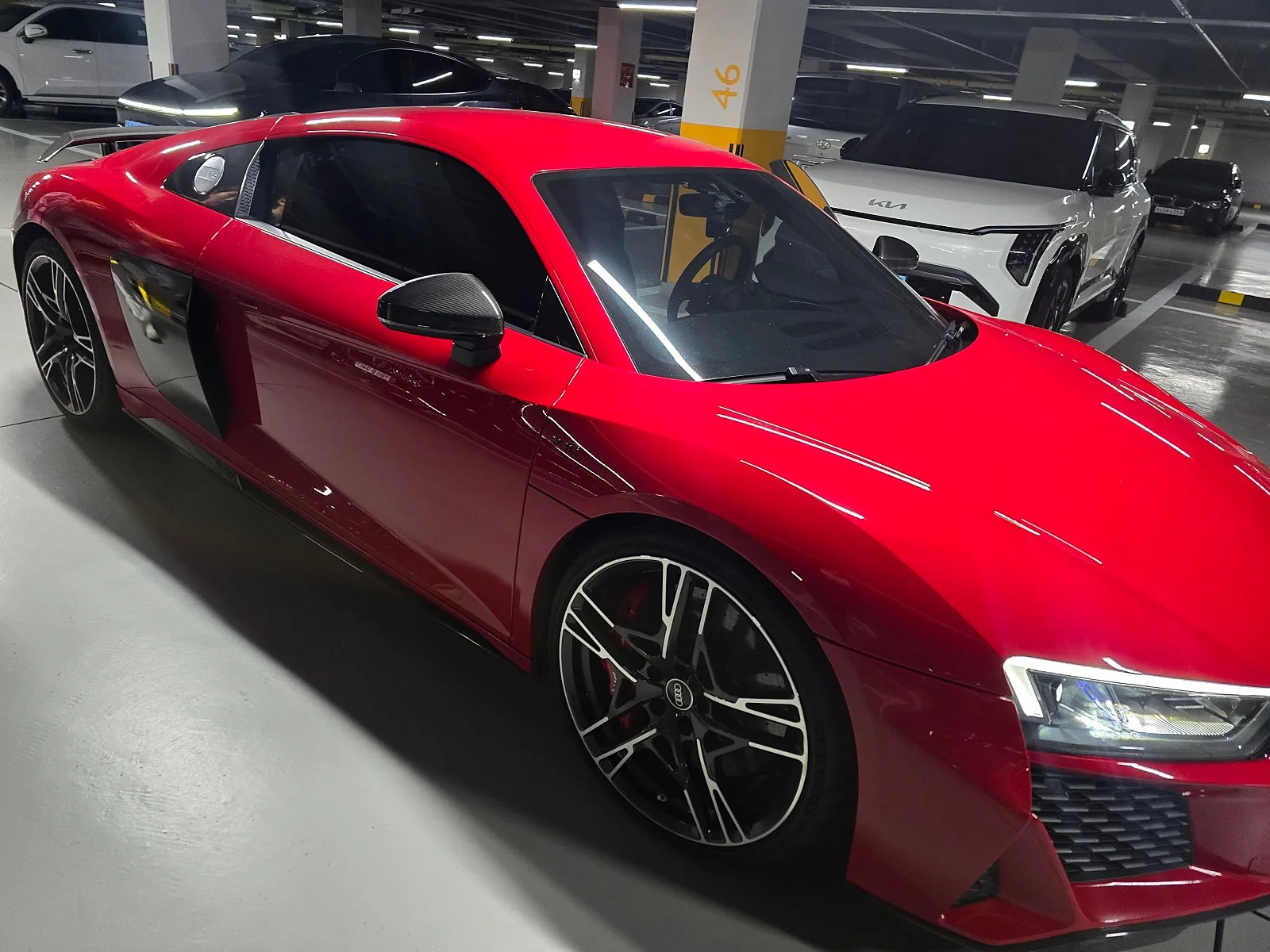 아우디 R8 2021 레드 사진 3