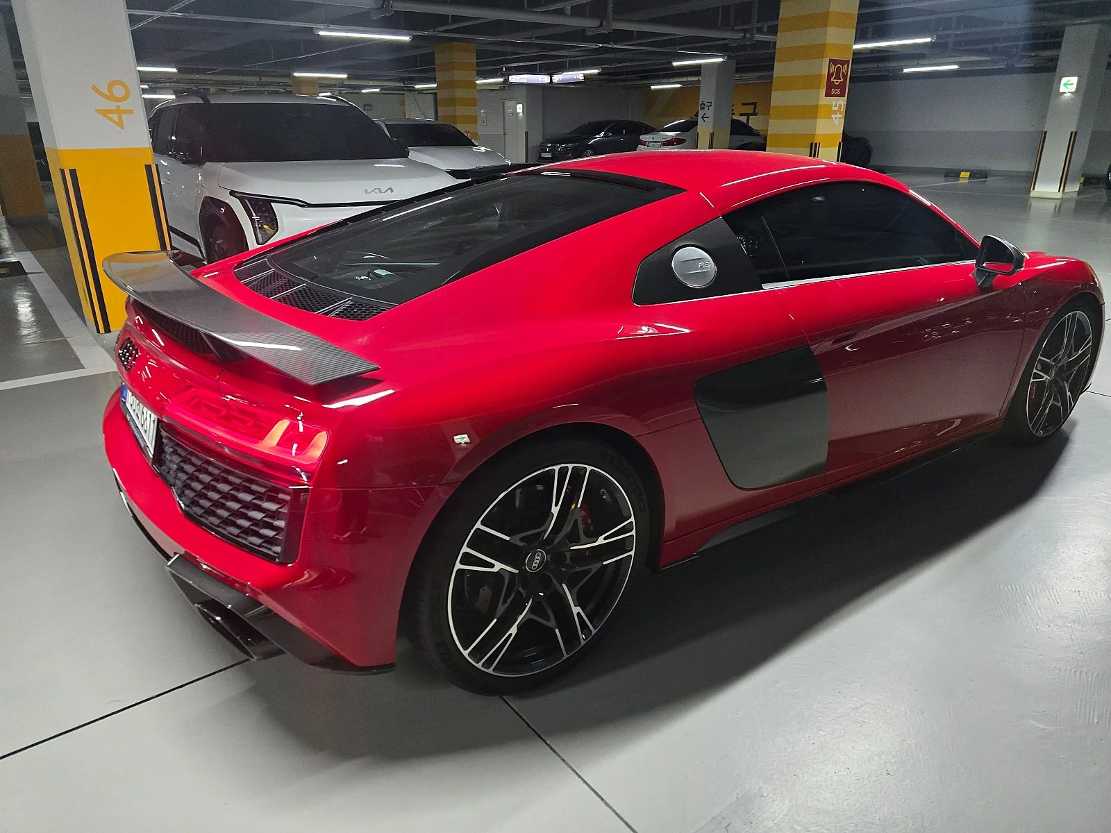 아우디 R8 2021 레드 사진 4