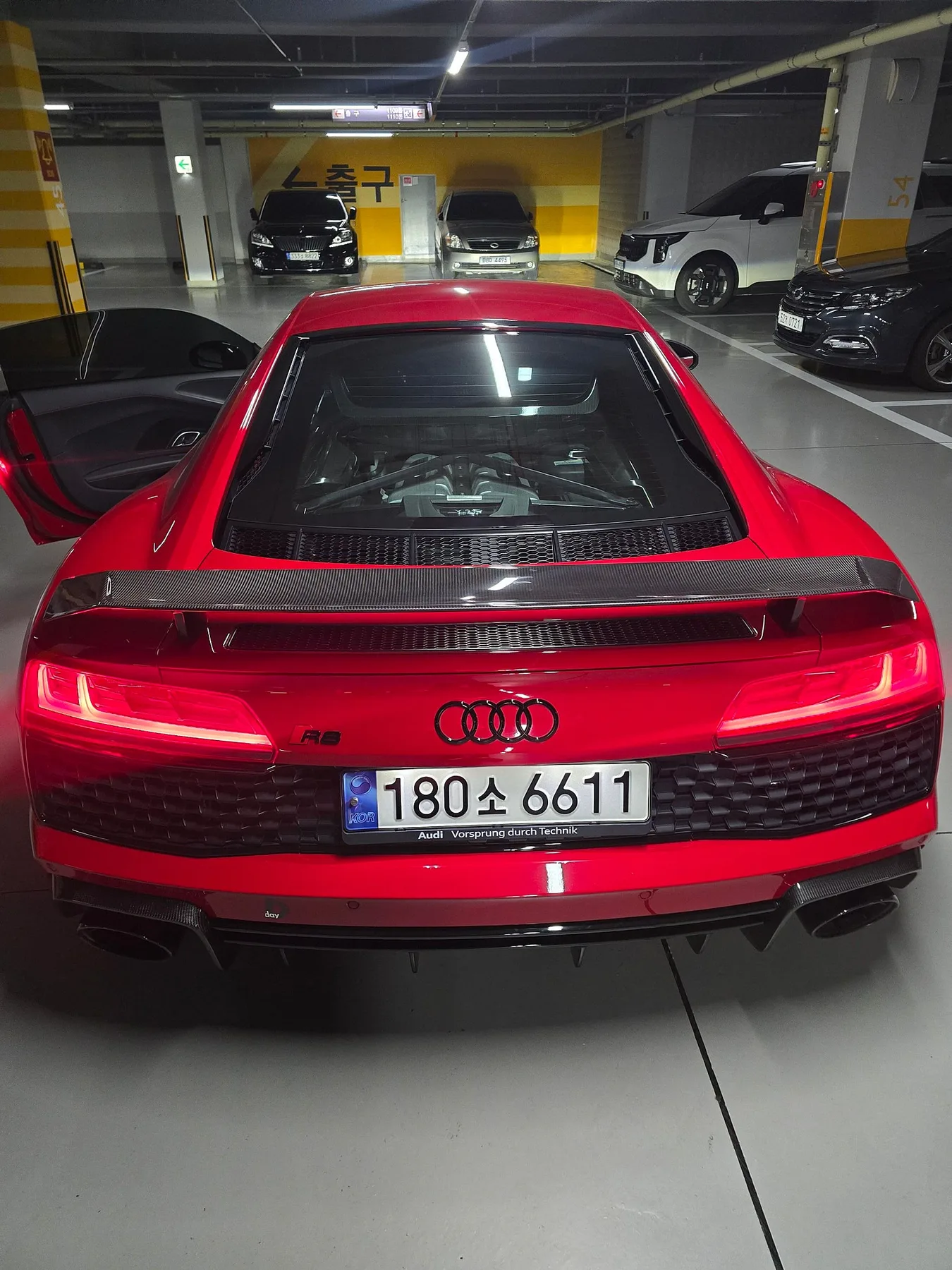 아우디 R8 2021 레드 사진 5