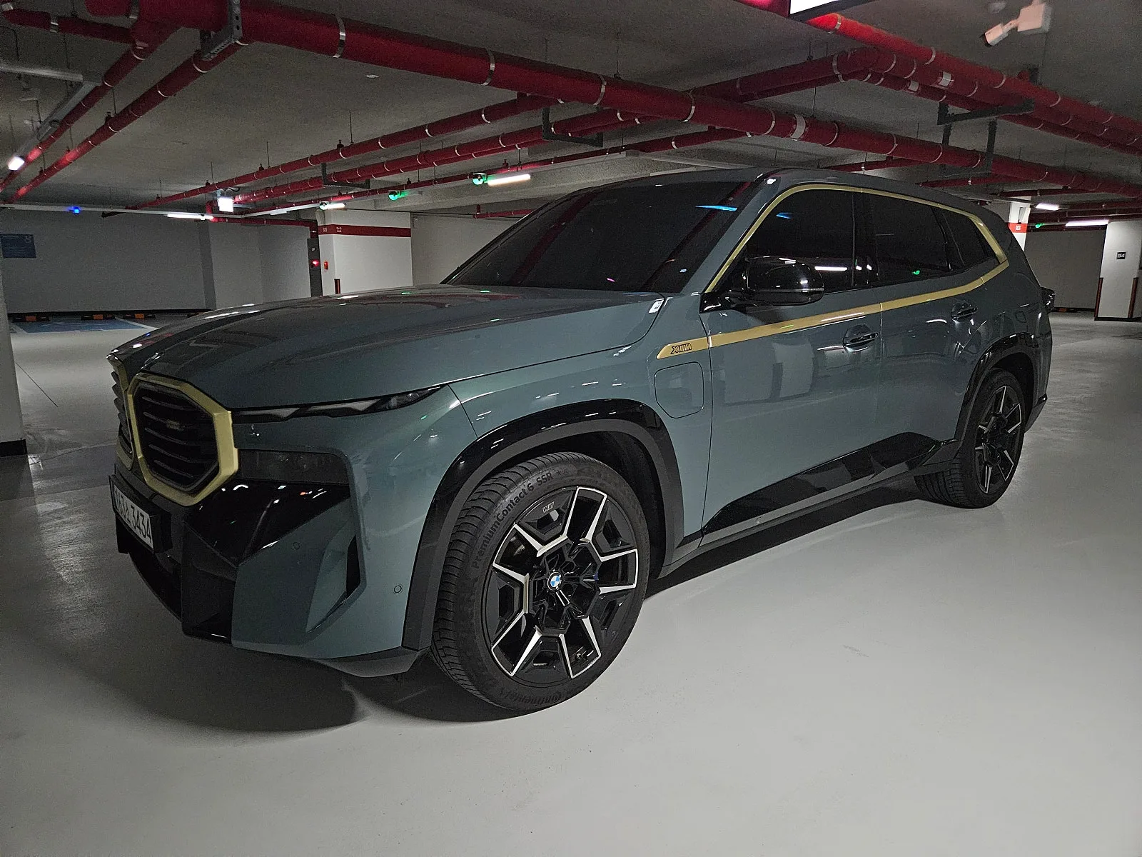 BMW XM 4.4 2023 건메탈 사진 2