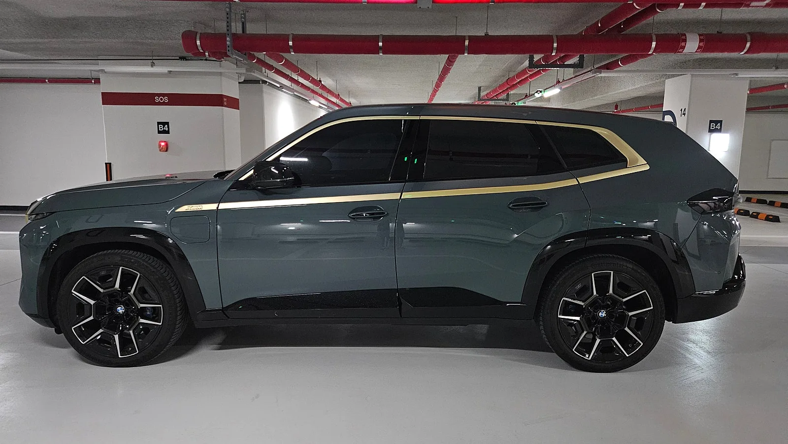 BMW XM 4.4 2023 건메탈 사진 3