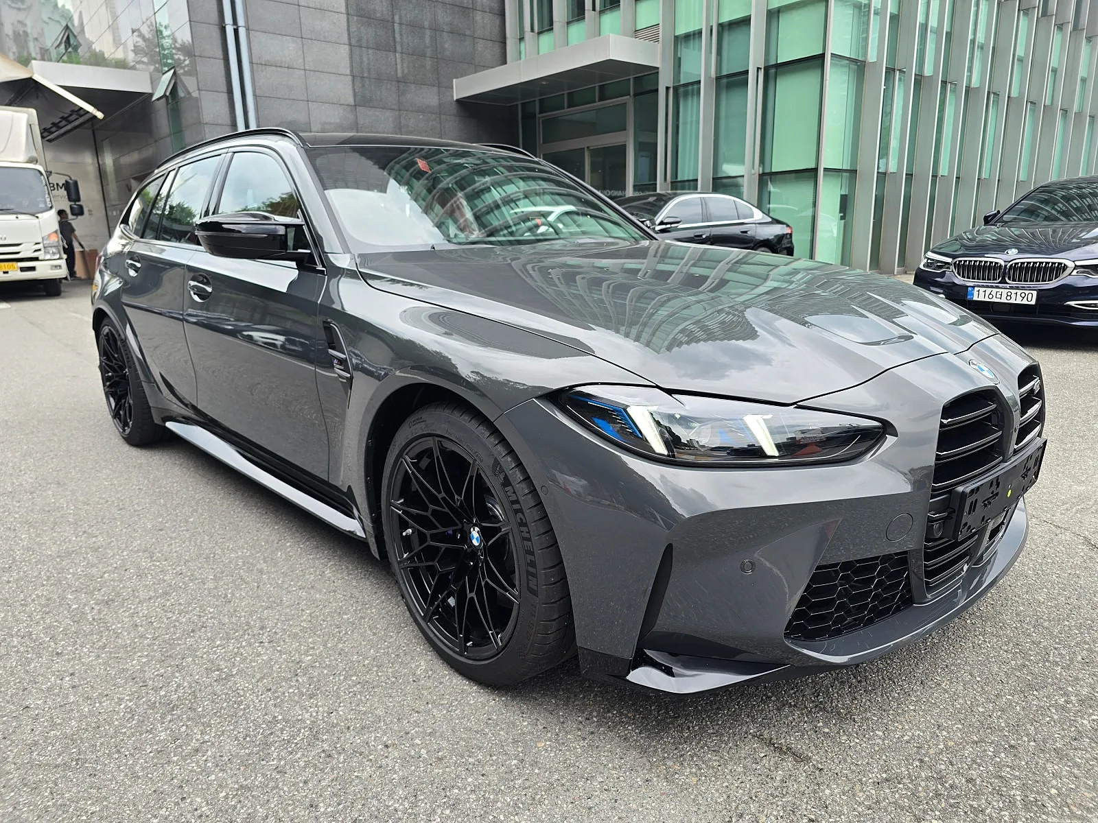 BMW M3 컴페티션 투어링 2026 건메탈 사진 2