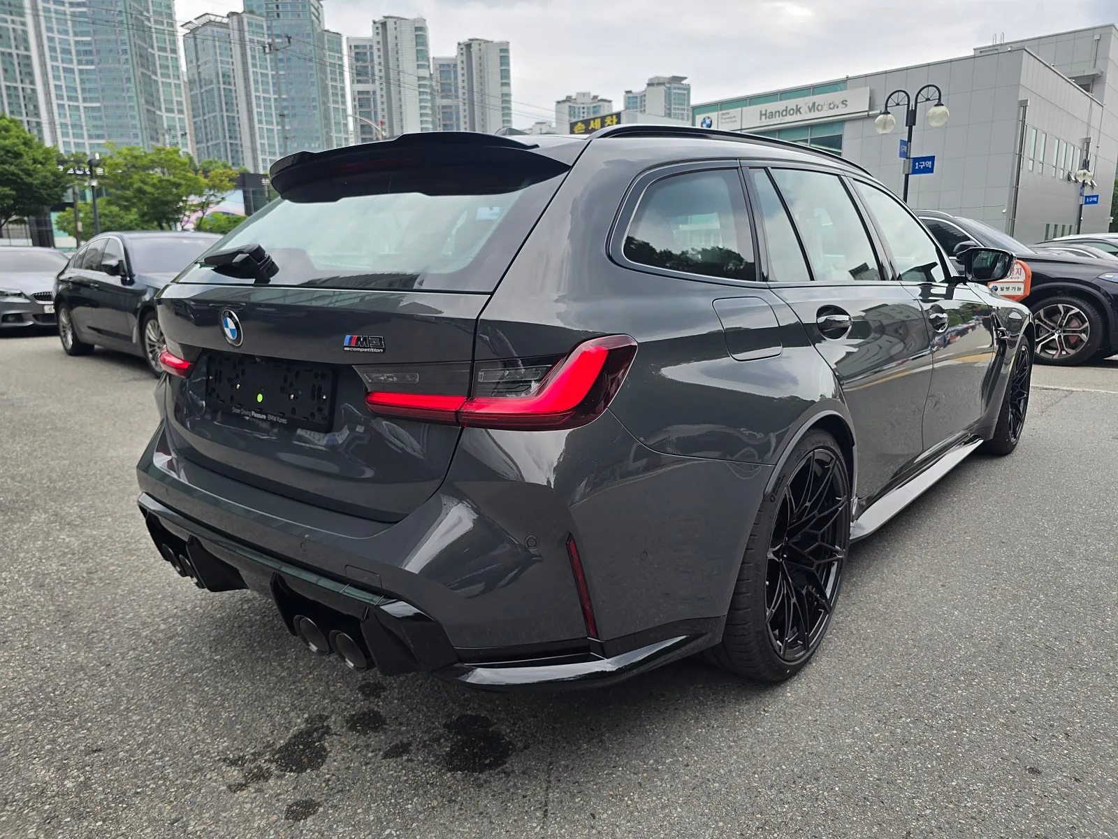 BMW M3 컴페티션 투어링 2026 건메탈 사진 4