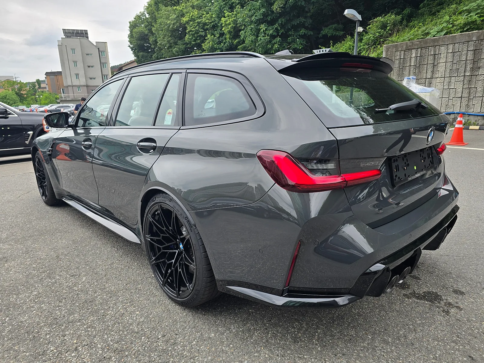 BMW M3 컴페티션 투어링 2026 건메탈 사진 6