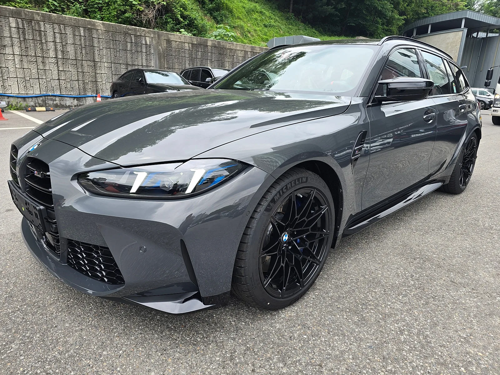 BMW M3 컴페티션 투어링 2026 건메탈 사진 8