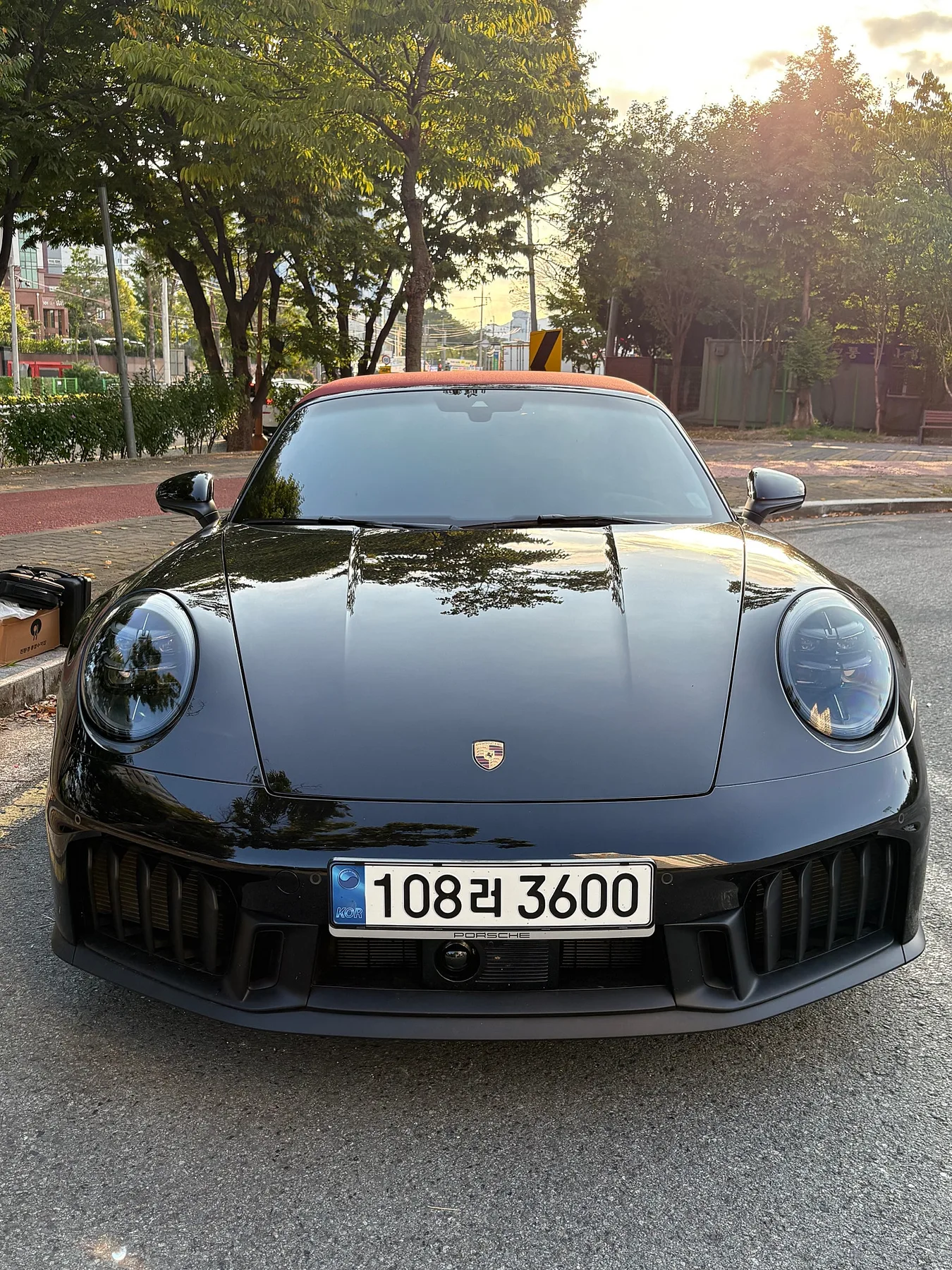 포르쉐 992.2 GTS 카브리올레 2025 블랙 사진 1