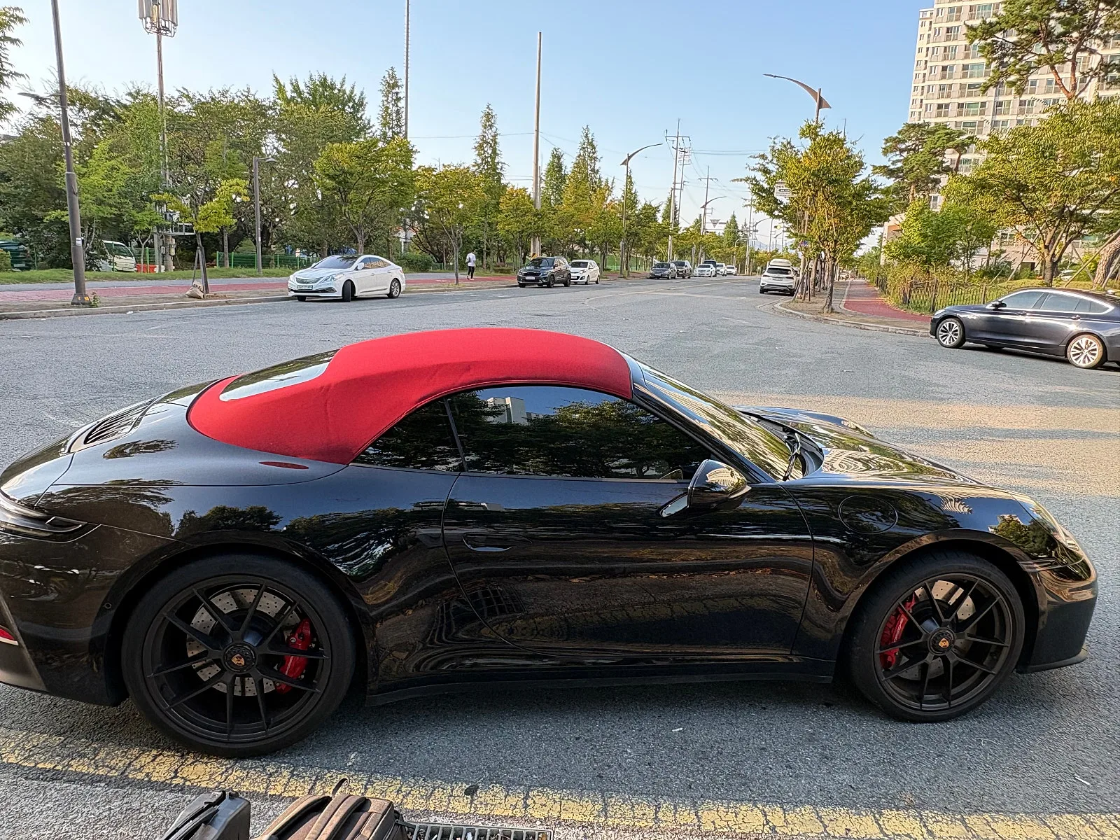 포르쉐 992.2 GTS 카브리올레 2025 블랙 사진 3