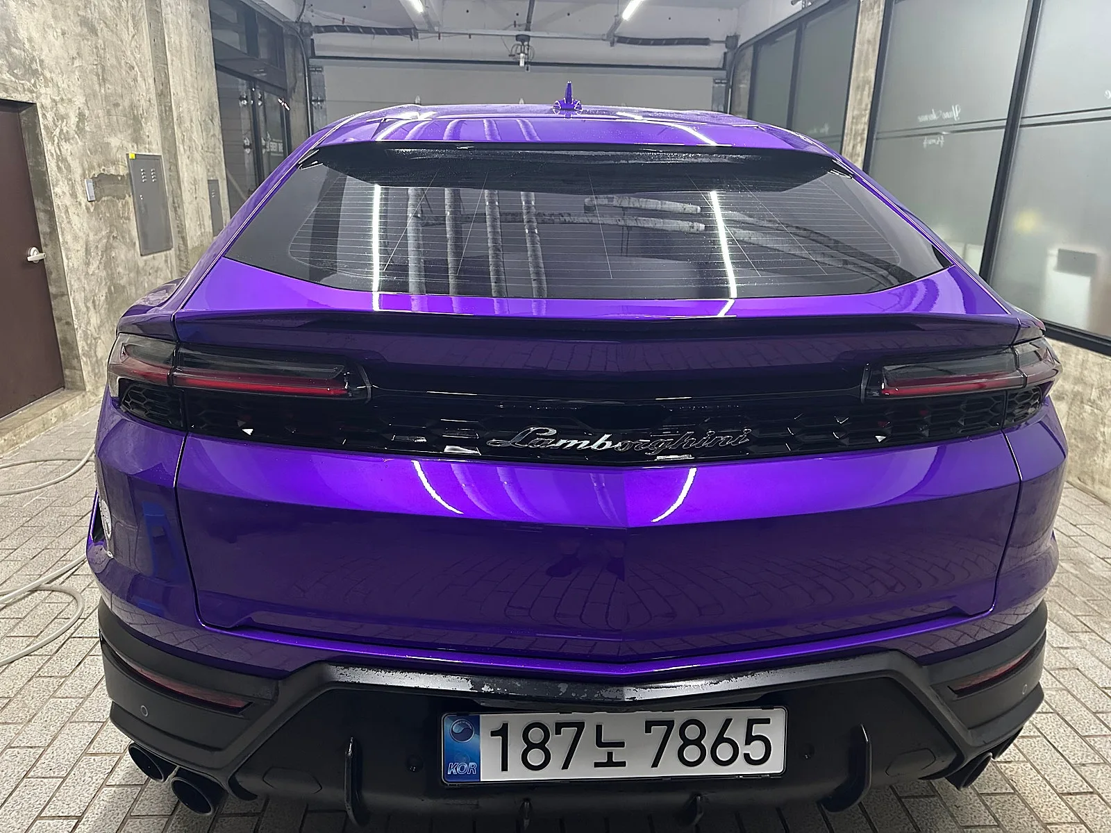 람보르기니 우루스 SE 2025 보라색 사진 4