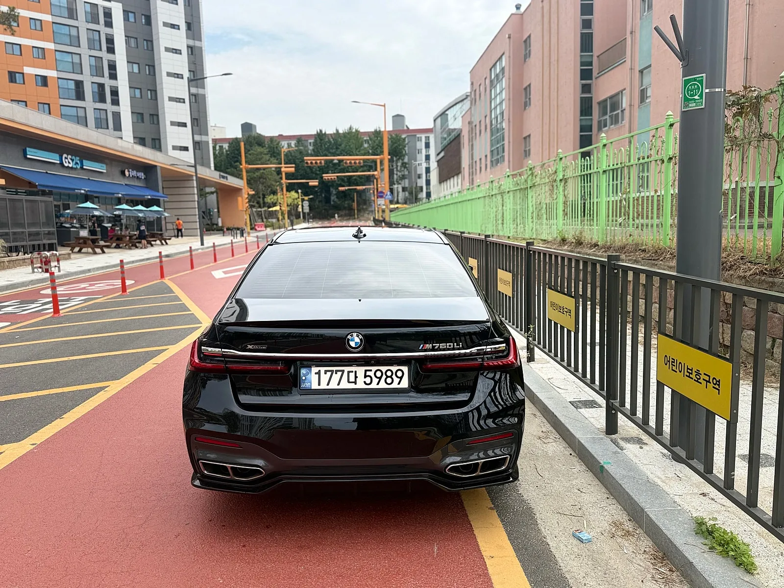 BMW 7시리즈 M760Li 2017 건메탈 사진 4