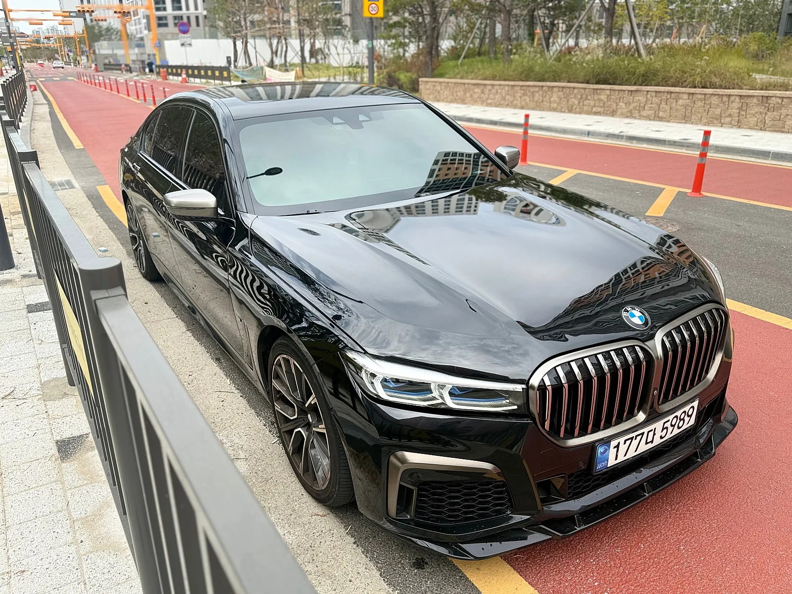 BMW 7시리즈 M760Li 2017 건메탈 사진 6