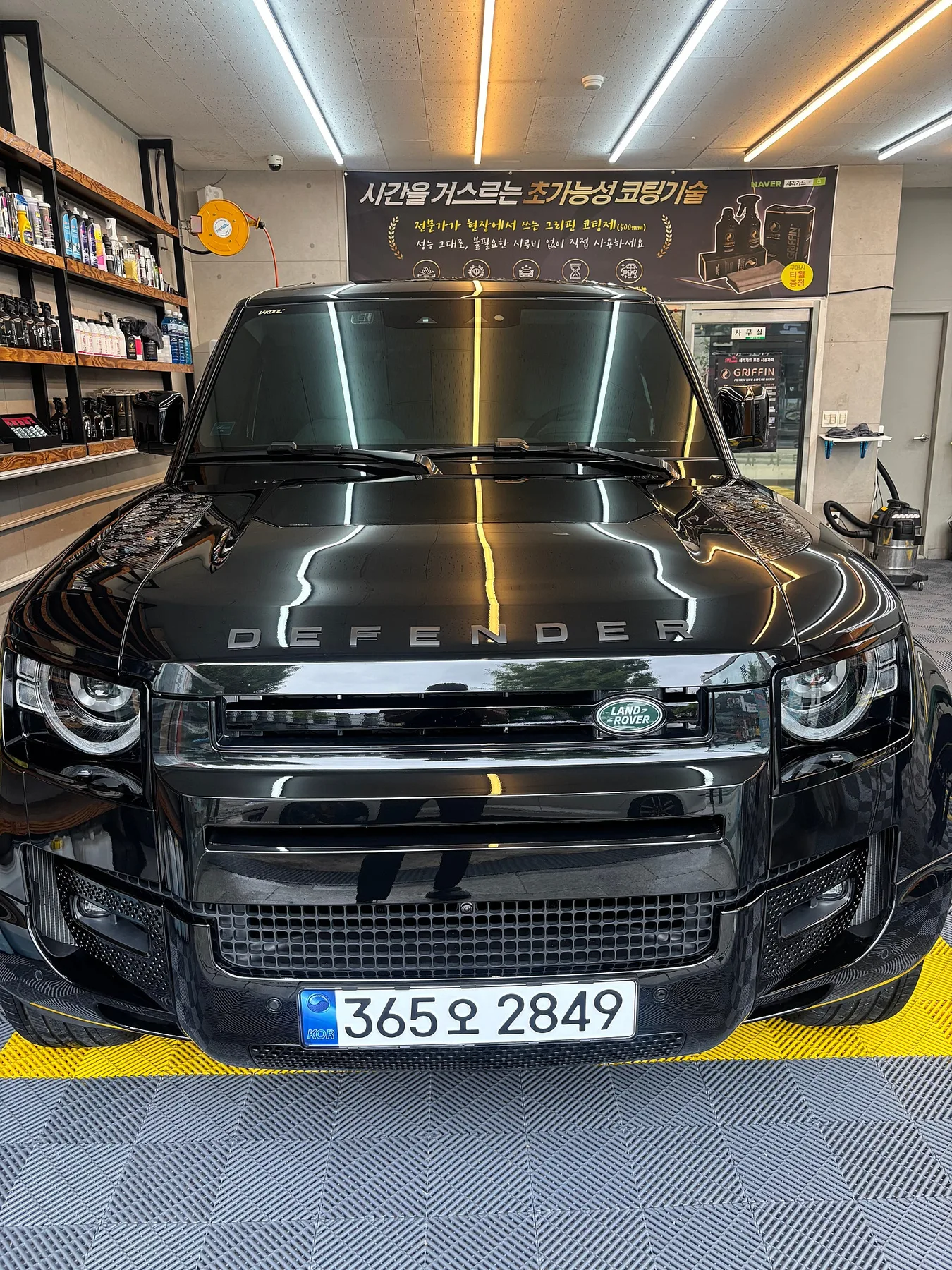 랜드로버 디펜더 D300 2025 블랙 사진 1