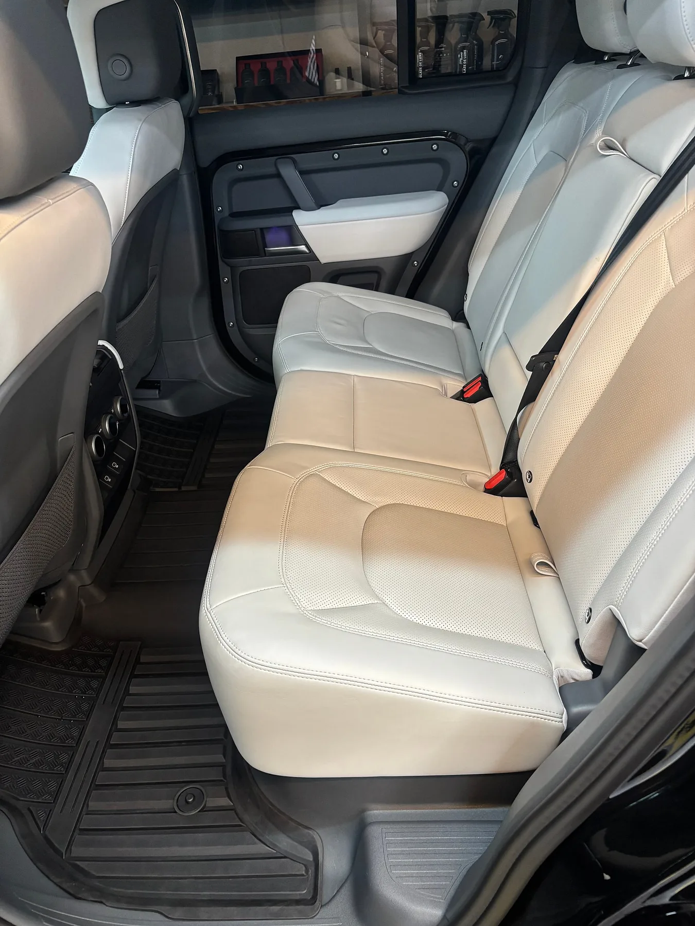 랜드로버 디펜더 D300 2025 블랙 사진 7