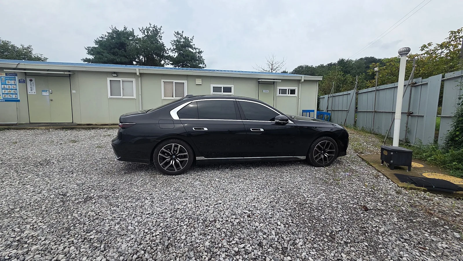 BMW 740i 리미티드 2026 블랙 사진 2