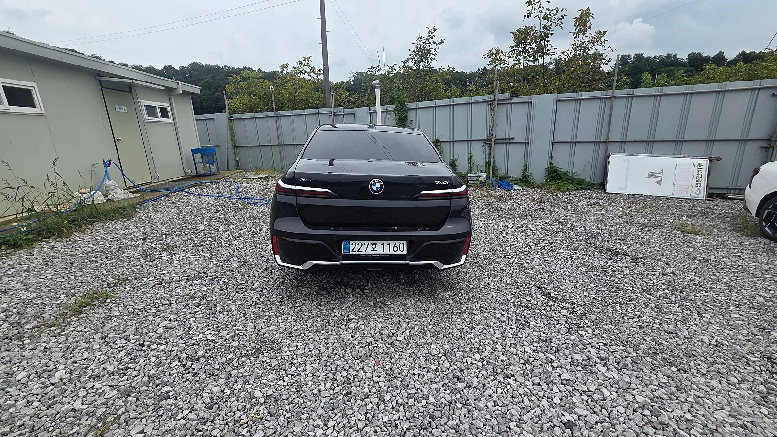 BMW 740i 리미티드 2026 블랙 사진 3