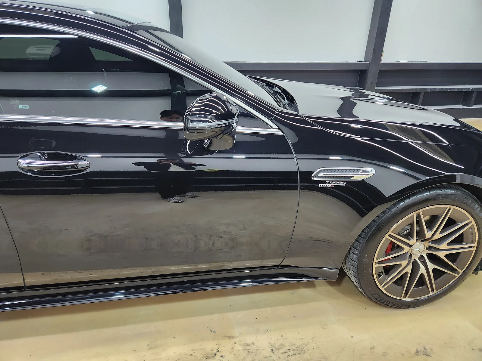 벤츠 AMG GT43 2023 블랙 사진 3