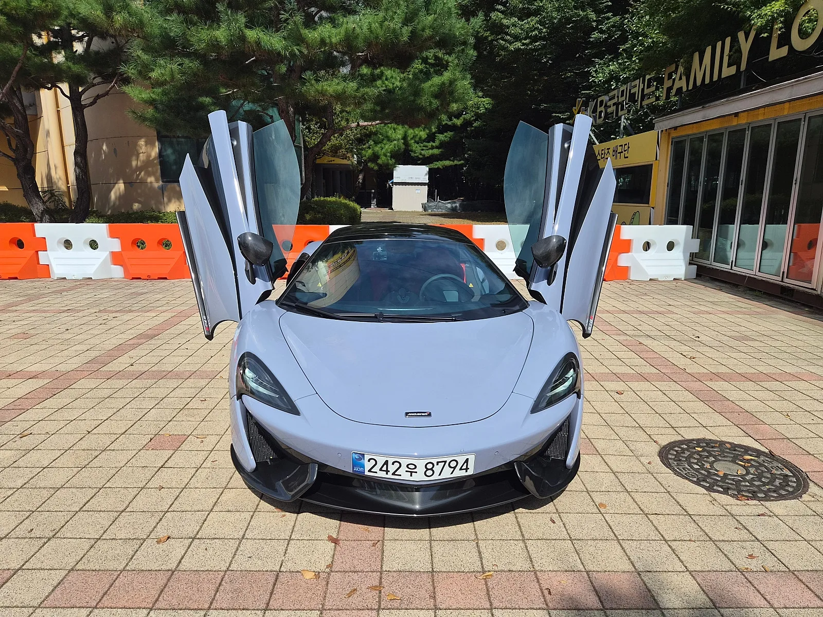 맥라렌 570S 스파이더 2018 세라믹 그레이 사진 1