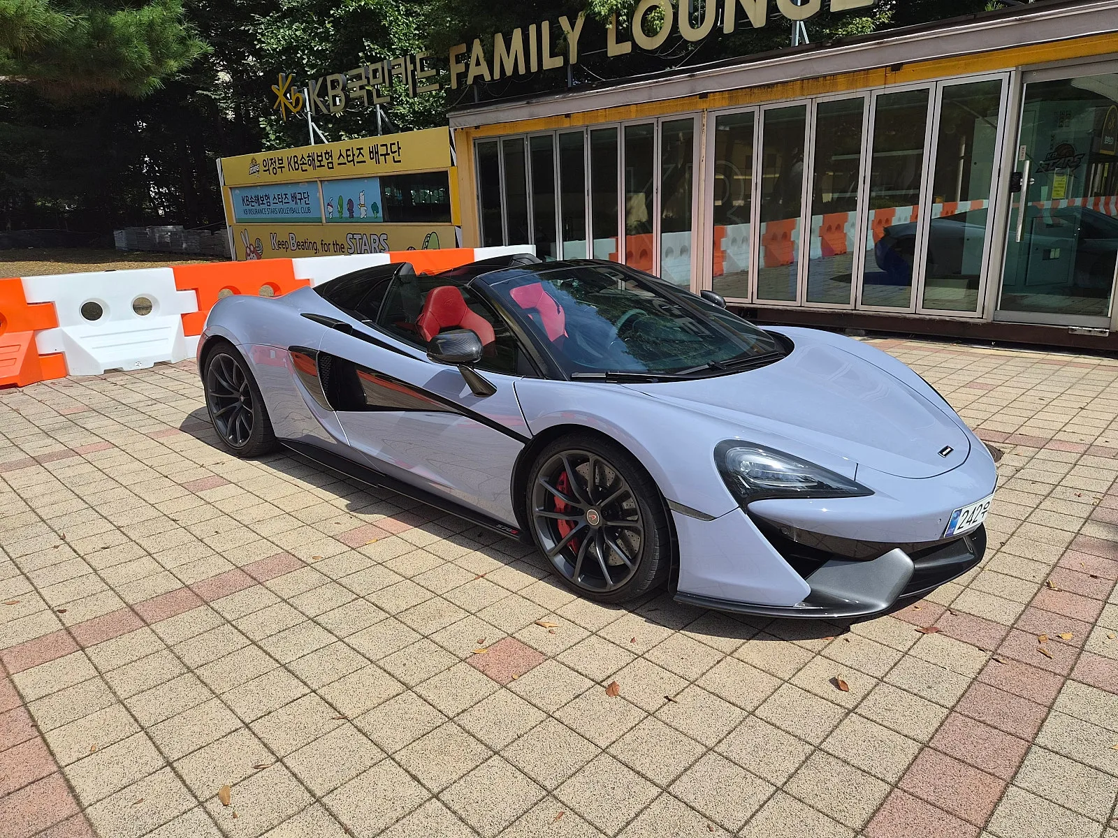 맥라렌 570S 스파이더 2018 세라믹 그레이 사진 7