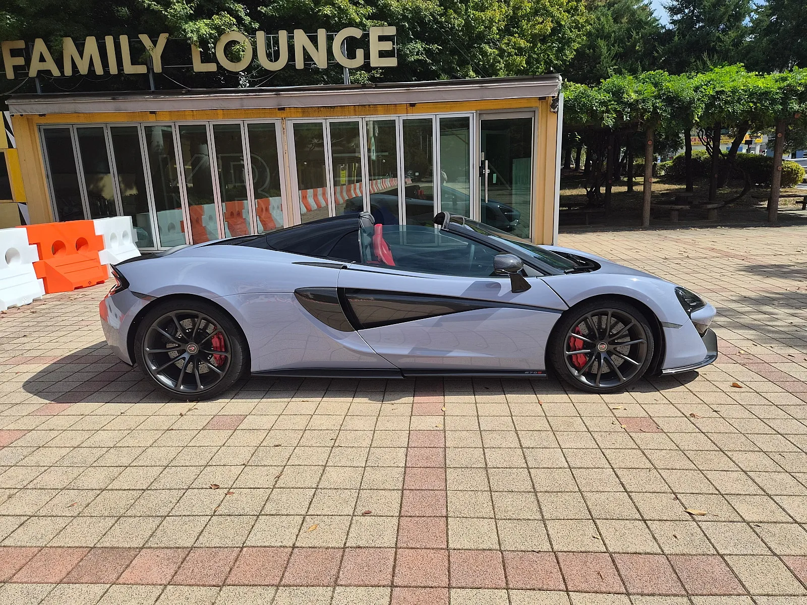 맥라렌 570S 스파이더 2018 세라믹 그레이 사진 8