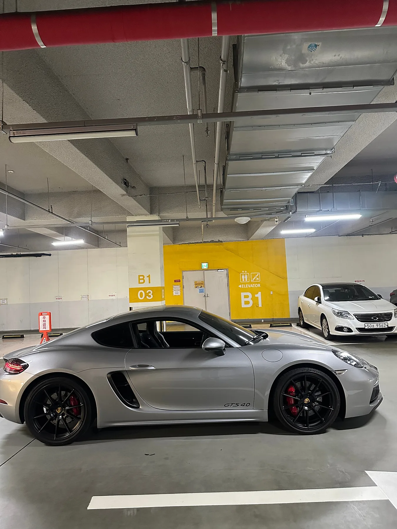 포르쉐 카이맨 4.0 GTS 2021 실버 사진 2