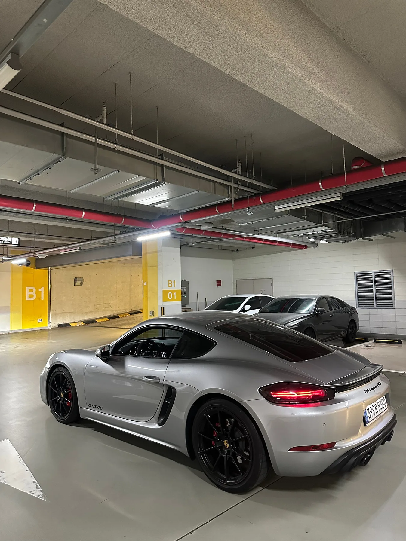 포르쉐 카이맨 4.0 GTS 2021 실버 사진 4