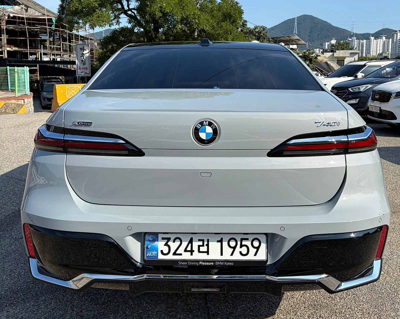 BMW 740i xDrive M스포츠 2024 브룩클린 그레이 사진 2