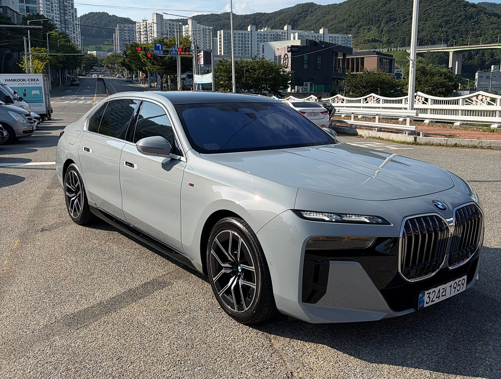 BMW 740i xDrive M스포츠 2024 브룩클린 그레이 사진 5