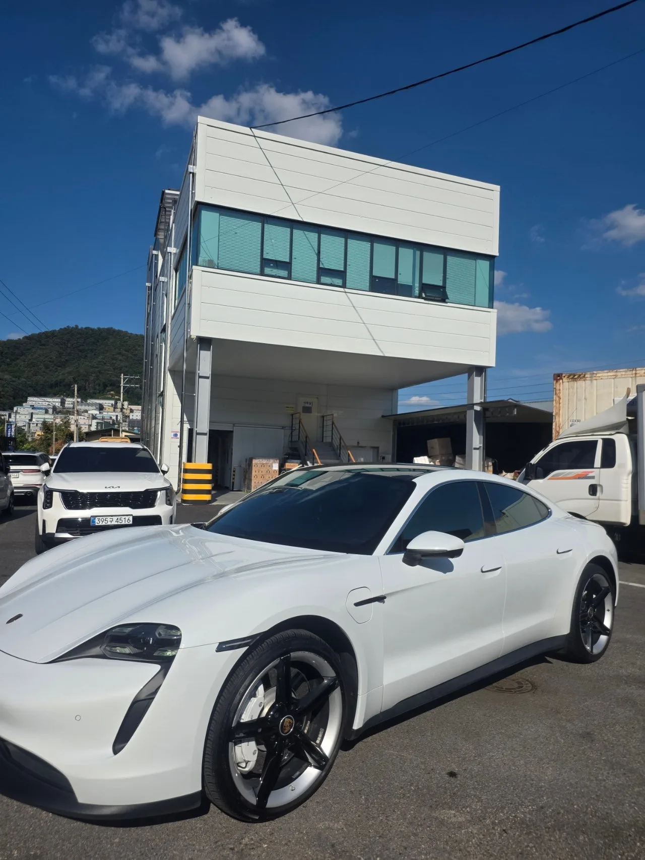포르쉐 타이칸 4S 2021 화이트 사진 2