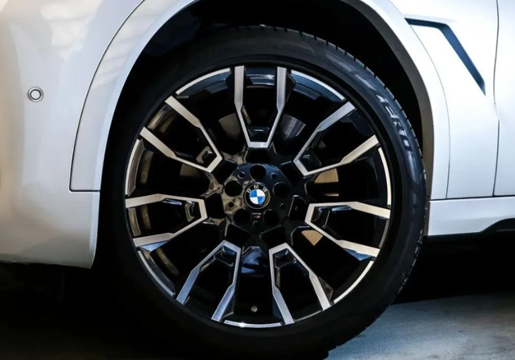 BMW X6 M40i xDrive 2024 흰색 사진 5