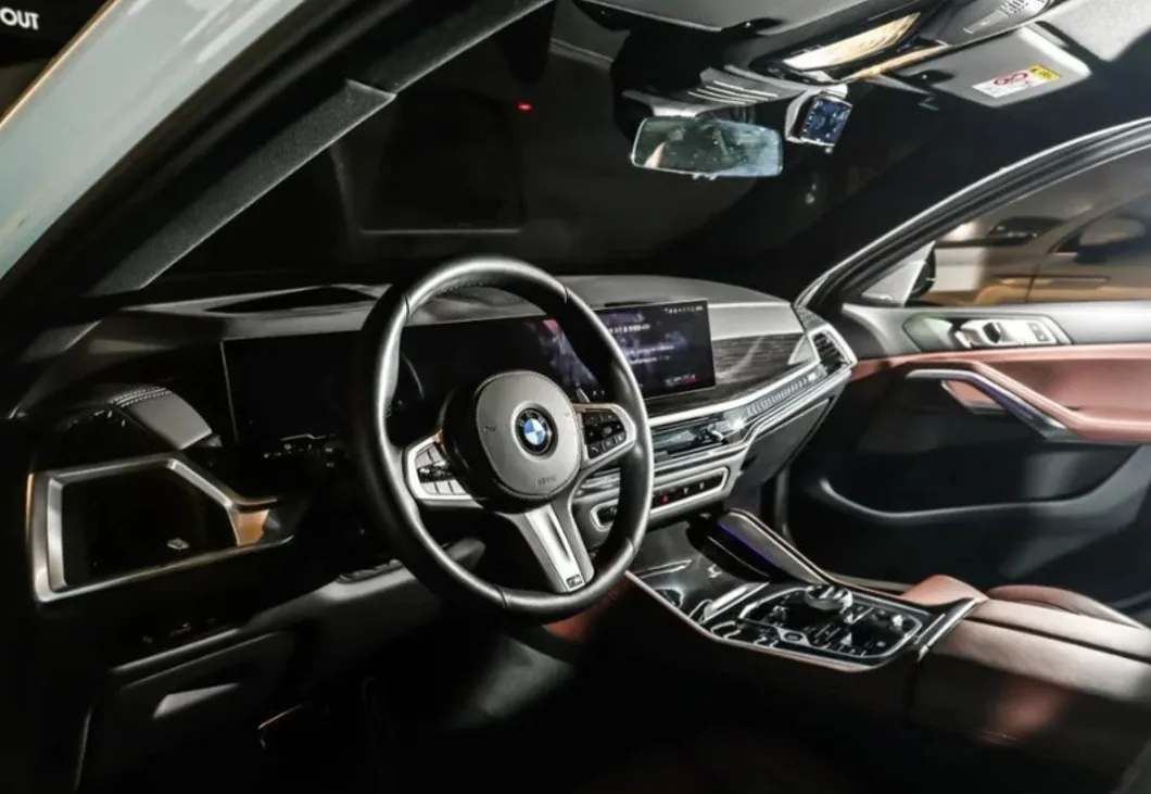 BMW X6 M40i xDrive 2024 흰색 사진 8