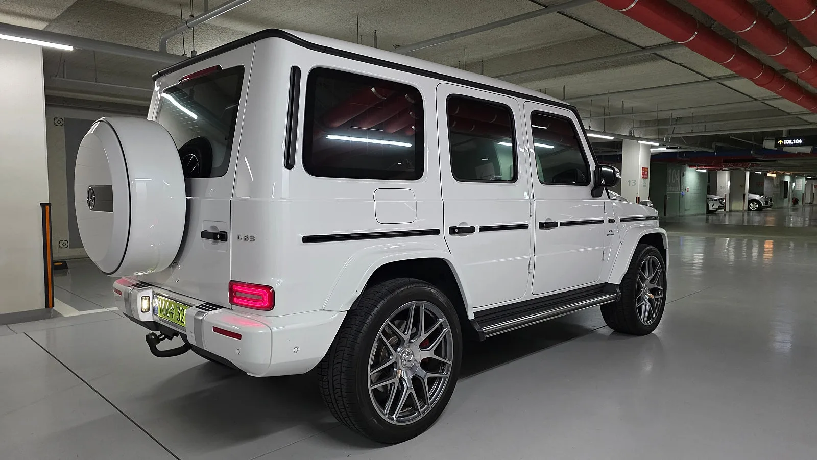벤츠 G63 AMG 메뉴팩쳐 2024 오펄라이트 화이트 사진 5