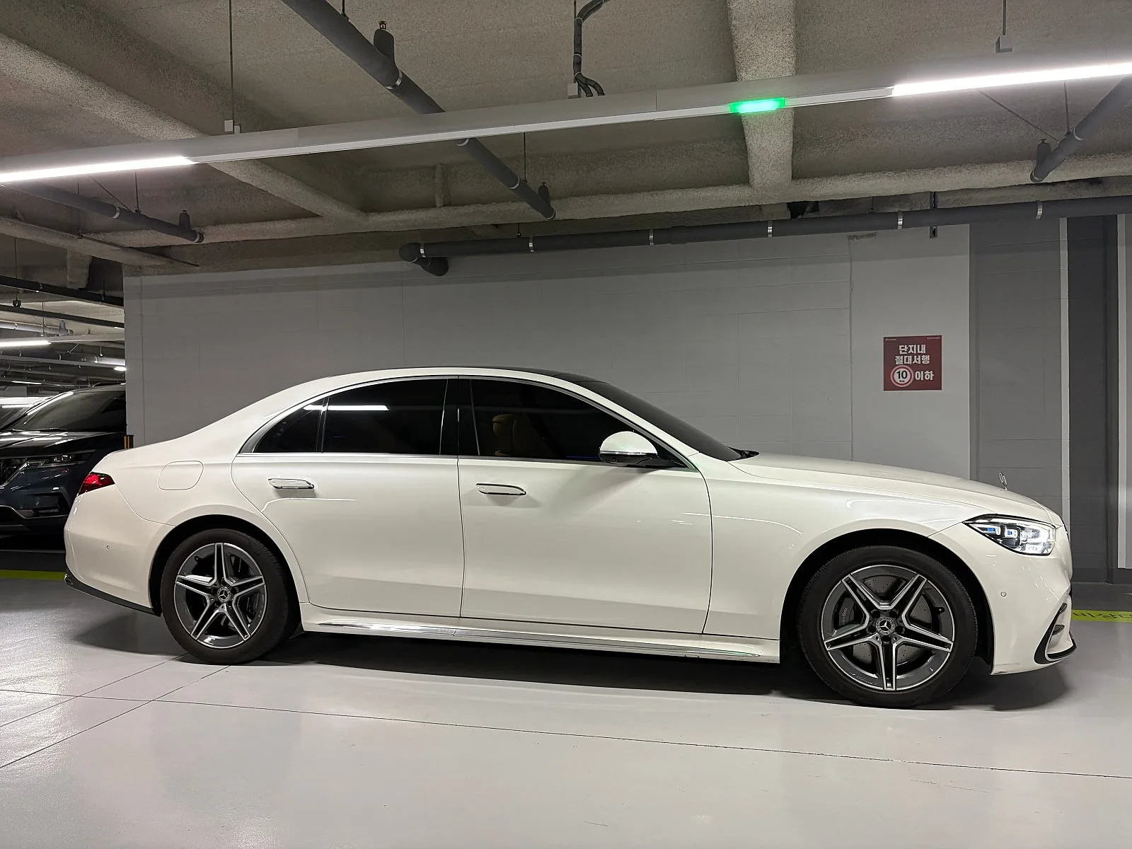 벤츠 S클래스 S400d 2022 다이아몬드 화이트 사진 2