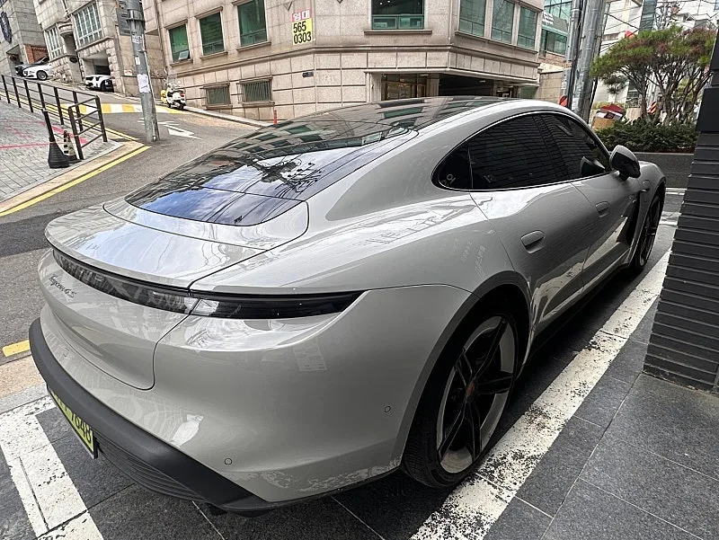 포르쉐 타이칸 4S 2025 화이트 사진 1