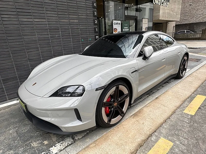 포르쉐 타이칸 4S 2025 화이트 사진 2