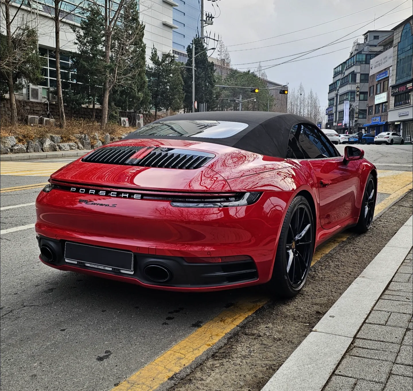 포르쉐 911 카레라 S 카브리올레 2021 카민레드 사진 5