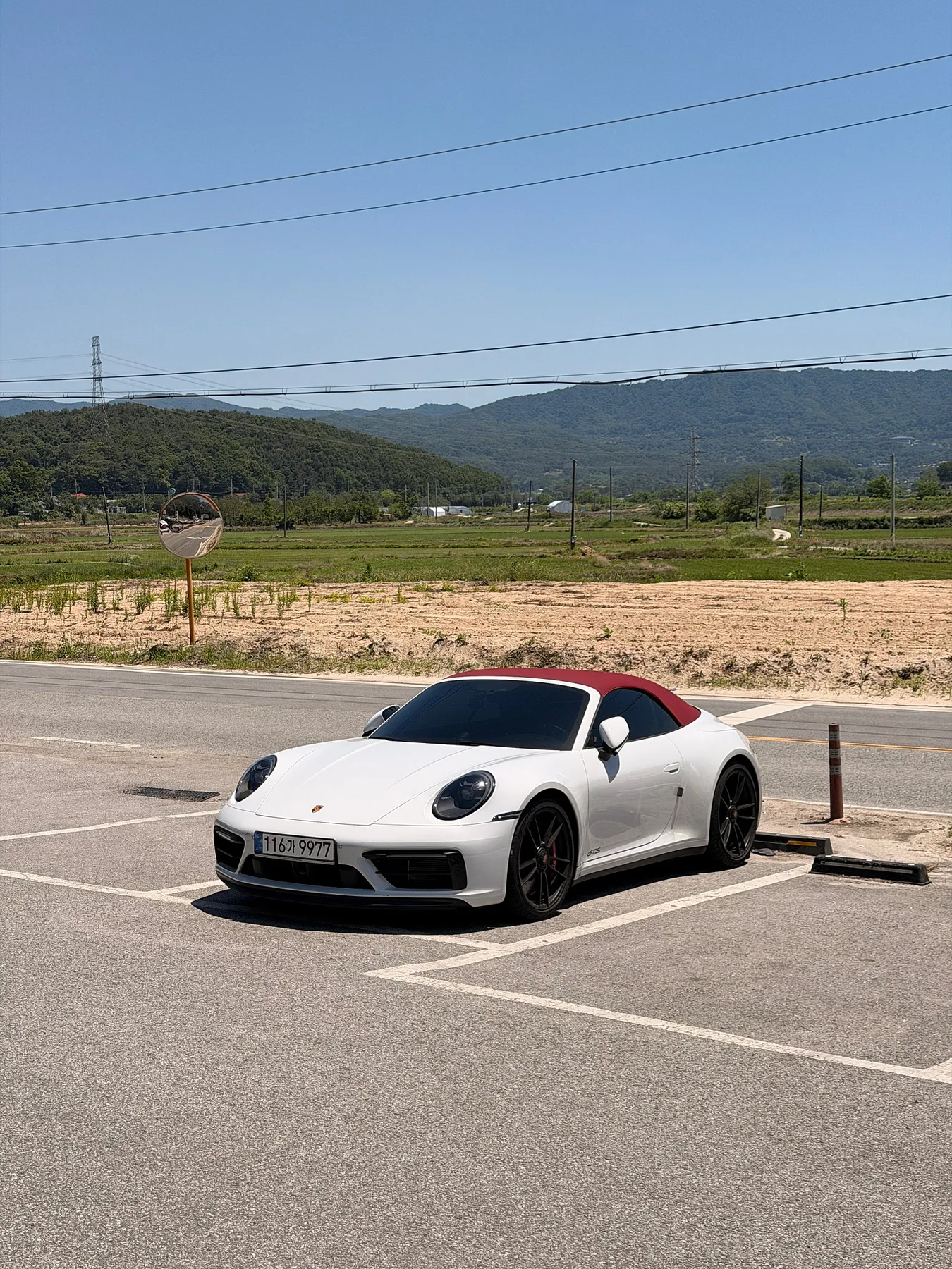 포르쉐 911 카레라4 GTS 카브리올레 2023 화이트&레드 사진 3